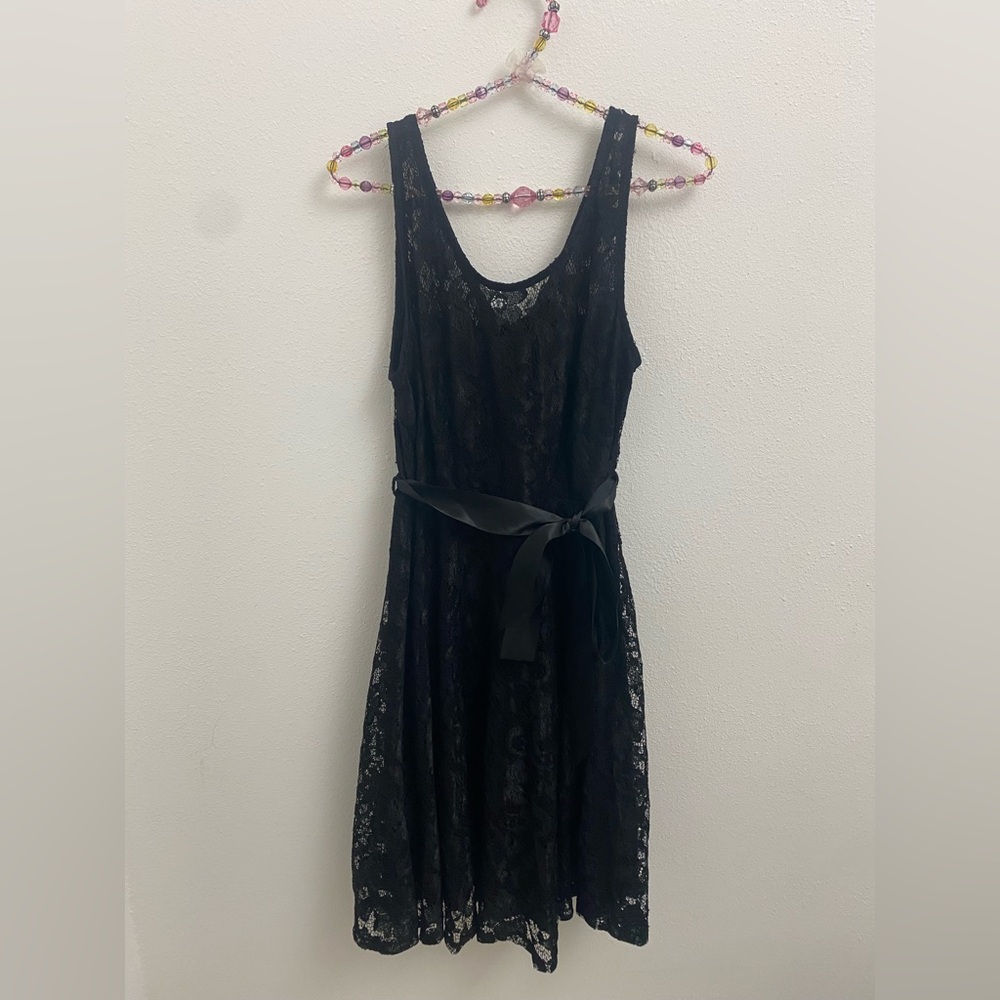 Dress, Black, Sleeveless, lace with lining, knee length, zipper on back